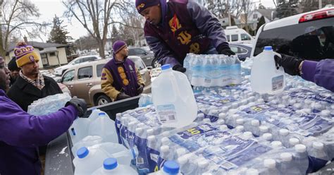 Michigan Battles Order To Deliver Bottled Water To Flint Residents