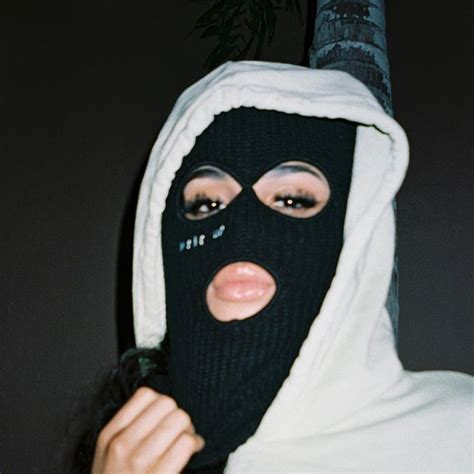 Pfp Baddie Ski Mask Aesthetic Pin On Ski Māsk Because Of The Trendiness Of The Aesthetics