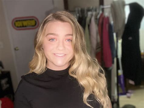MontanaCarter Busty Blond Female Webcam SexCamDB Com