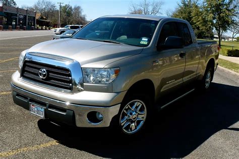 The toyota tundra provides its users with options of 6 different versions based on their price, body type, fuel consumption and. 2008 Toyota Tundra - Pictures - CarGurus