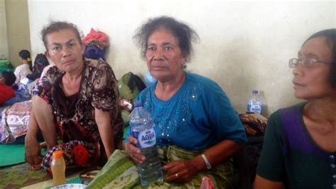 Baju naik sidi kupang : Cahaya Terkena Erupsi karena Terlalu Sibuk Ajak Warga Naik Truk - Tribunnews.com