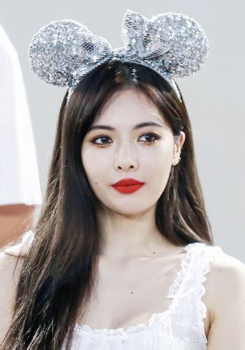 She debuted as a soloist on january 4, 2010, with the single change, under cube entertainment. Hyuna - Wikipedia