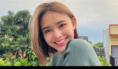 A very sore bottom in class. Amanda Manopo / Amanda Manopo Keceplosan Akui Sudah Nikah Di Umur 18 Tahun - #berita amanda ...