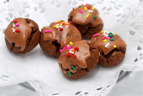 Are there any christmas cookies that are italian? CNYEats A Taste of Utica Italian Chocolate Toto Cookies