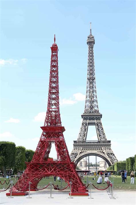 Its construction in 2 years, 2 months and 5 days was a veritable technical and architectural achievement. Torre Eiffel celebra su 125 cumpleaños