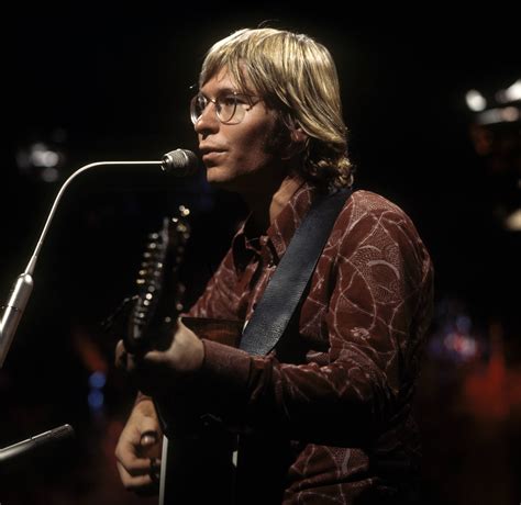 Flashback Watch John Denver Sing This Old Guitar Rolling Stone