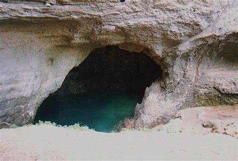 En véritable département provençal digne de ce votre séjour dans le vaucluse vous offrira l'opportunité de choisir entre découvrir les spécialités. Fontaine-de-Vaucluse - Das beliebte Naturdenkmal