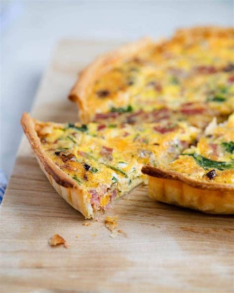 This Ham And Cheese Quiche Is Made With A Pie Crust Base Eggs Spinach Ham And Cheese In The