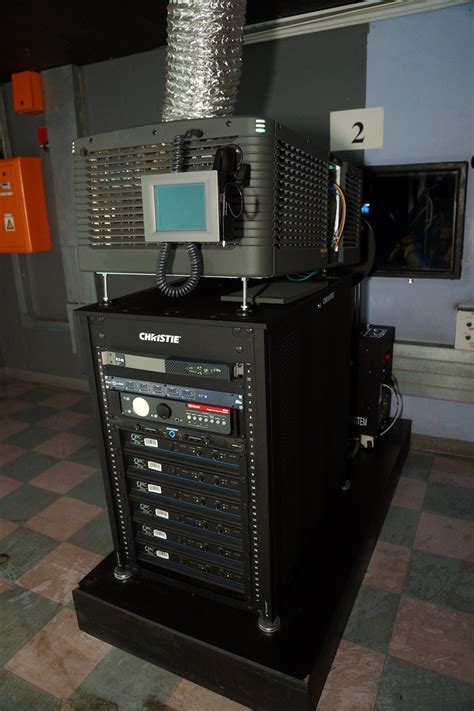 Il détient 60 à 65% du marché, avec 55 complexes cinématographiques représentant. Ster-Kinekor cinemas fully upgraded to digital projectors
