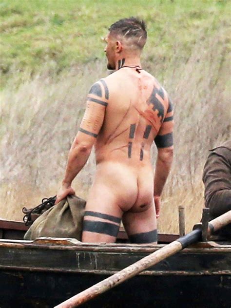 Celebrities Tom Hardy Goes Full Frontal In Bbc S Miniserie Taboo