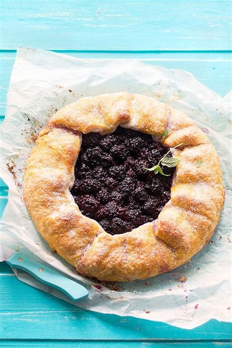 La crostata è una delle preparazioni dolciarie più antiche, codificate già dal xiv secolo. Crostata di more fresche (Velocissima) - Ricetta Crostata ...