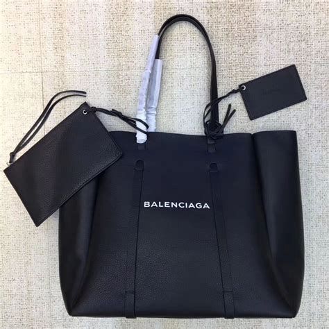 Balenciaga Calfskin Medium Everyday Tote Bag M Black 2017 | Everyday tote bag, Bags, Everyday tote