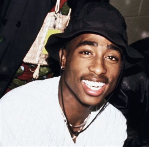 Pin By Mr R On Tupac The Legend Tupac Pictures Tupac Photos 90s