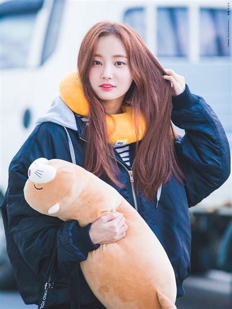 Momolands Yeonwoo Is Getting Attention From Me For Being Attractive