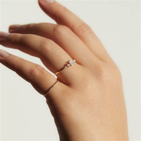 Cute Simple Engagement Rings For The Minimalist