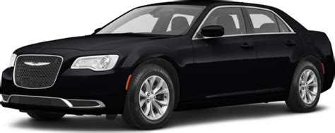 New 2022 Chrysler 300 Reviews Pricing And Specs Kelley Blue Book