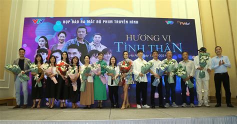 Trước tình cảnh cả băng như rắn mất đầu, ông sinh ra lệnh cho đám đàn em của chiến tùy nghi di tản. Hương vị tình thân. Lịch phát sóng Hương vị tình thân ...