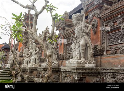 Traditional Balinese Statue Ubud Bali Indonesia Stock Photo Alamy