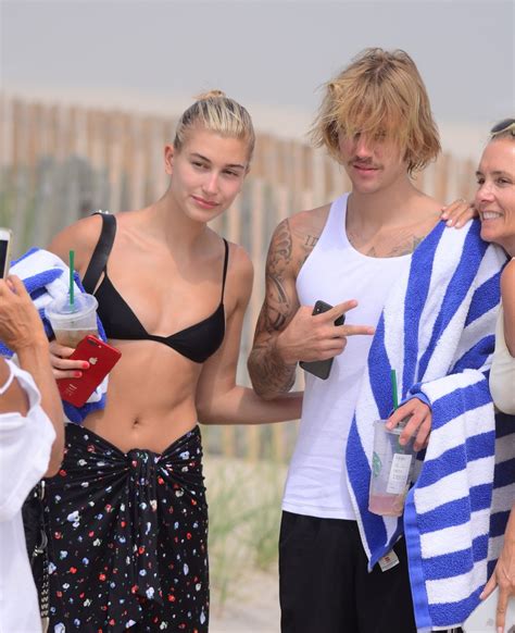 Hailey Baldwin And Justin Bieber Romantic Picnic On The Beach In The Hamptons Ny 07032018