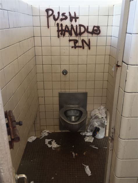 Dirty Bathroom At Sandy Beach Park Honolulu Civil Beat