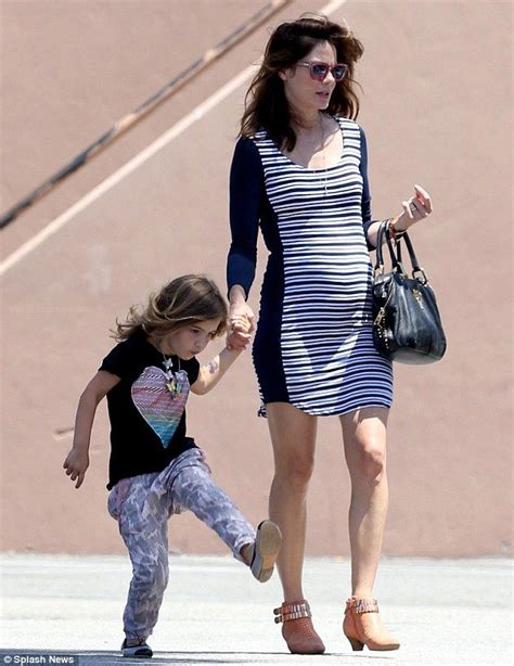 Looking Swell A Chic Michelle Monaghan Reveals Her Pregnant Belly For