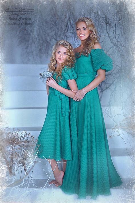 Mother And I Show Off In Our Formal Loo Alike Dresses Fotografia De Mãe E Filha Vestidos