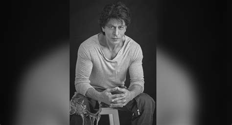 Shah Rukh Khans Monochrome Picture Takes Over The Internet Telangana Today