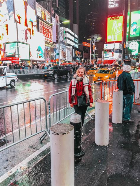 34 Amazing Things To Do Around Times Square The Honeyed