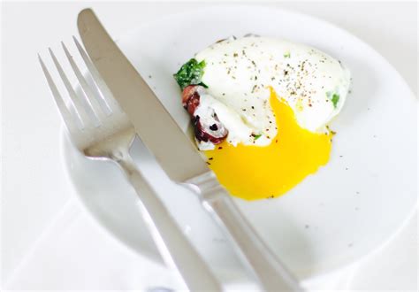 The Absolute Easiest Way To Poach An Egg Huffpost