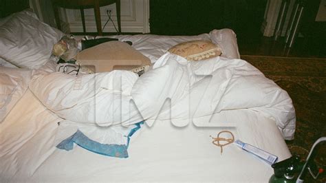 Майкл джексон спал с детьми в одной кровати фото
