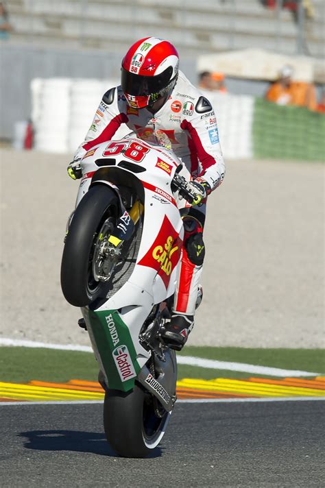 Marco simoncelli, pembalap motogp asal italia, menyerah setelah cedera parah menimpanya. Marco Simoncelli Photos Photos - MotoGP of Valencia ...