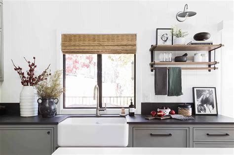 26 Kitchen Window Décor Ideas You Can Easily Pull Off