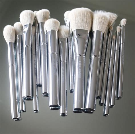 The Difference Between Natural And Synthetic Makeup Brushes Explained