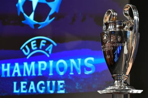 Lễ bốc thăm vòng bảng cúp c1 champions league sẽ diễn ra vào lúc 18h00 ngày 26/8 tại istanbul (thổ nhĩ kỳ), tương đương 23h00 giờ việt nam, và được tường thuật trực tiếp trên trang chủ uefa. Bốc thăm chia bảng Cúp C1: Có bảng 'tử thần'? | Champions League