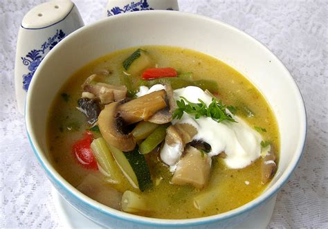 pieczarkowo warzywna zupa na maśle z serkiem topionym DoradcaSmaku pl