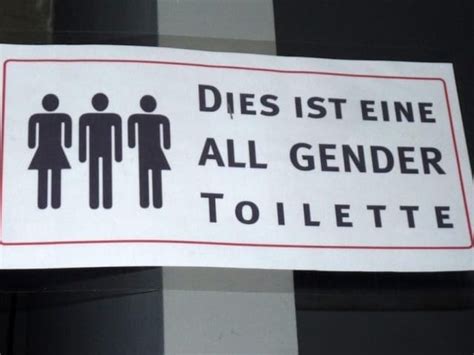 Damit Auch Frauen Im Stehen Pinkeln Können Geschlechtergerechte Urinale In Berlins Klos