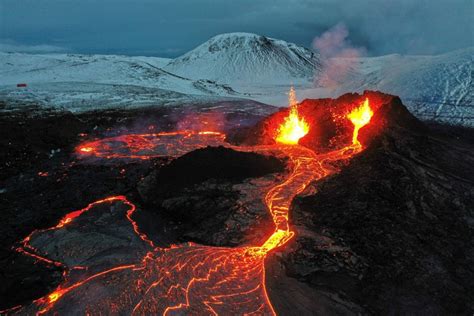 Volcanic Eruption In Icelands Glowing Lava Fountains Seen From Space Vision Times