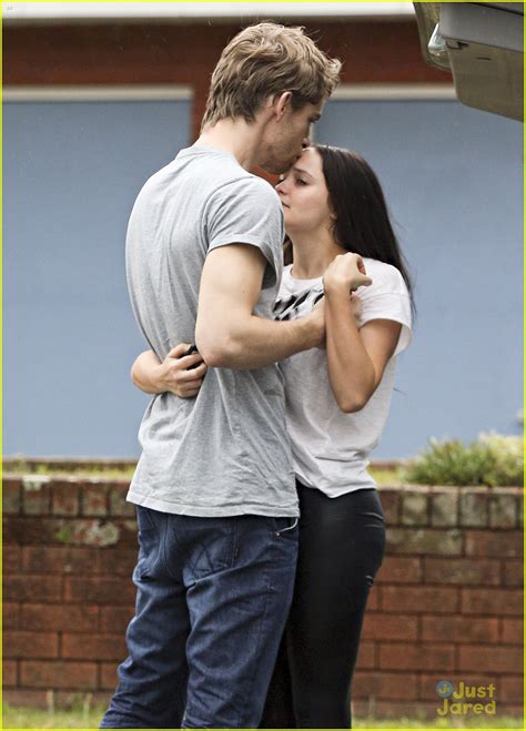 luke mitchell and rebecca breeds smooches in sydney photo 627975 photo gallery just jared jr