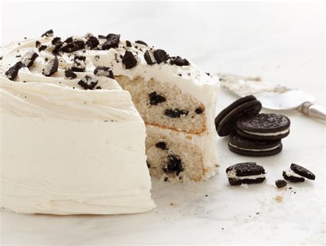 Combine cake mix, oats, eggs and oil in large bowl. Recipe: Cookies & Creme Cake | Duncan Hines Canada®