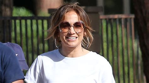 Jennifer Lopez Just Put A Literal Twist On The Mom Jean