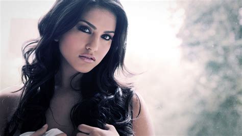 Web Babe Sunny Leone Wallpaper In 1280x720 Resolution