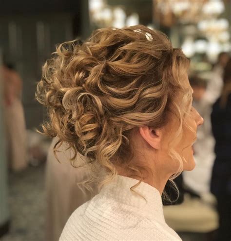 Mother Of The Bride Hairstyles 25 Elegant Looks For 2019