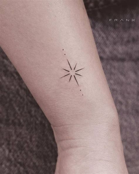 Minimalist North Star Tattoo On The Wrist Tatuajes Peque Os De Estrellas Tatuajes De