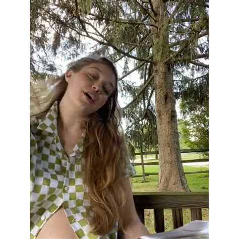 Growing Pregnant Gigi Hadid Gives Rare Glimpse At Her Bare Baby Bump