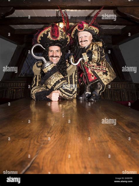Marcus Brigstocke Captain Hook And Verne Troyer Lofty The Pirate