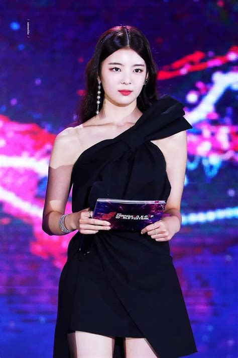 Choi jisu 최지수 2000.07.21 @lia.jypent fanstagram. summerlike on in 2020 | Professional attire, Fashion, Dresses