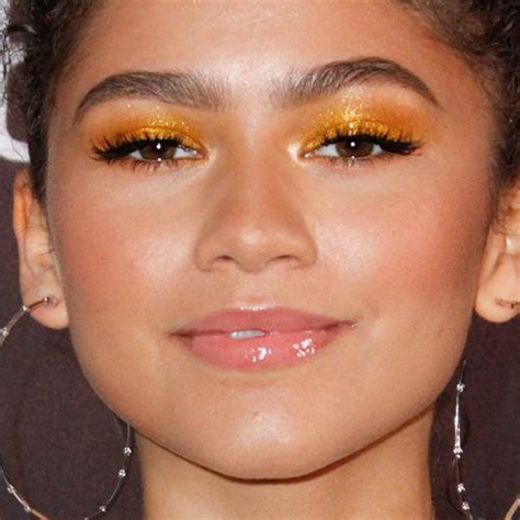 Zendayas Makeup Photos And Products Steal Her Style