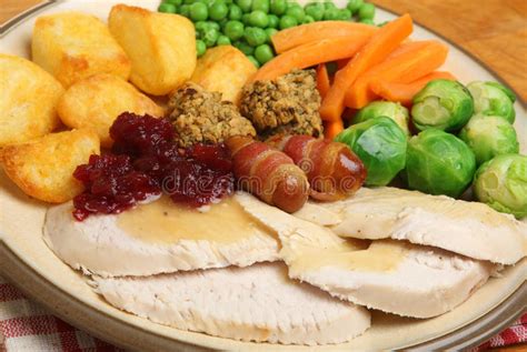This meal can take place any time from the evening of christmas eve to the evening of christmas day itself. 21 Ideas for Traditional British Christmas Dinner - Best ...