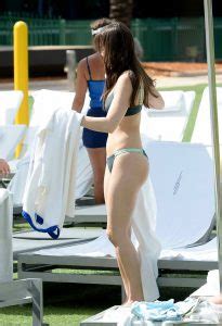 Hailee Steinfeld Wearing A Bikini At Her Hotel Pool