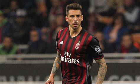 A török csapat két kulcsjátékosa calhanoglu és yilmaz. Sosa iránt a török bajnokságból van érdeklődő - AC Milan ...